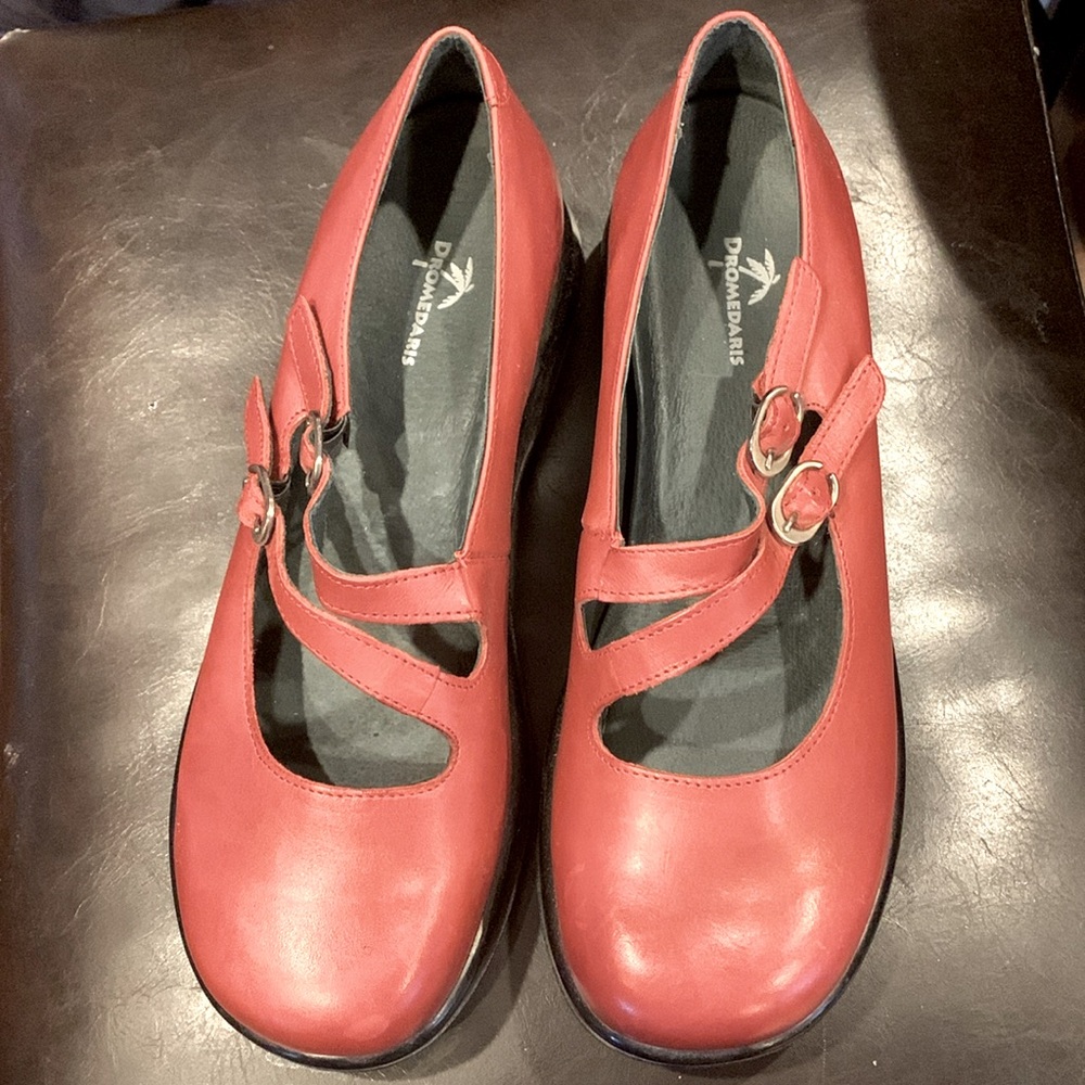 Size 40 dromedaris leather red shoes Mary Janes
